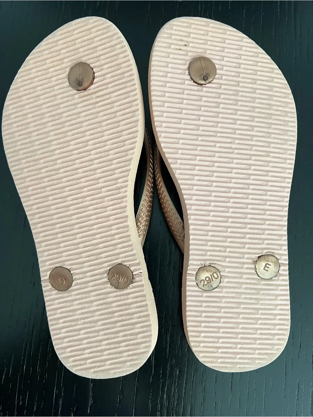EUC Havaianas Flip Flops Pale Pink with Metallic Rose Gold Straps Kids sz 29/0